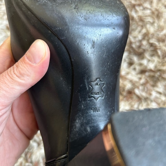 Tory Burch Black Leather Pumps with Gold Accents Size 9 - Picture 6 of 8